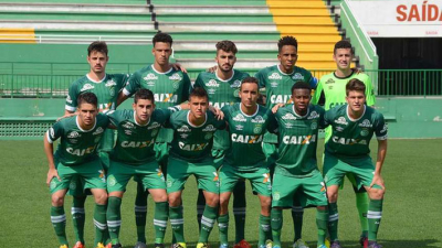 Chapecoense vuelve a jugar tras la tragedia en Colombia