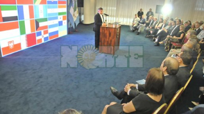 El gobernador reunió a embajadores de cuatro continentes y propuso una agenda de integración
