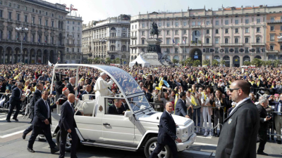 El Papa ante un millón de fieles en Milán