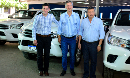 Entrega camionetas Educ.jpg