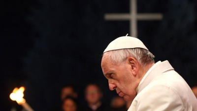 Francisco encabezó su quinto viacrucis con eje en ‘el dolor del mundo‘