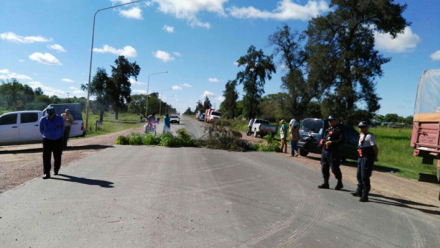 VECINOS-CORTANDO-RUTA.jpg
