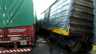Fatal accidente entre un camión y un tren en Pinedo