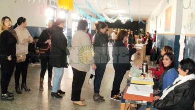 Enojo de la gente y demoras en el inicio de las elecciones en Villa Ángela