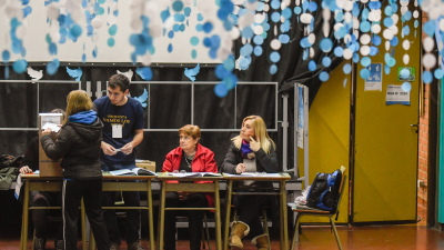 Los argentinos votan en una jornada cruzada por denuncias de robo y faltante de boletas