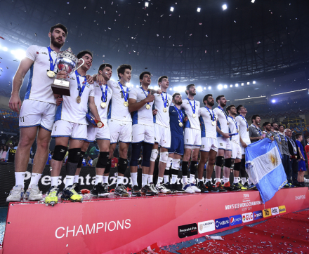 Seleccionado voley campeon.jpg
