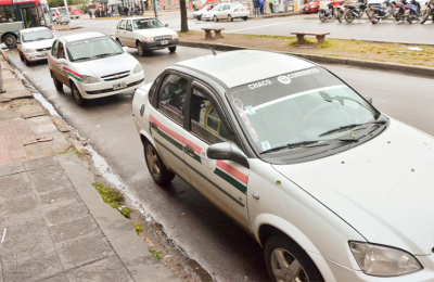 Analizan actualizar la tarifa de remises Chaco Corrientes