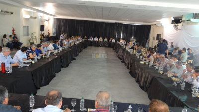 Peppo reunió a todo su gabinete y a intendentes para acordar la campaña electoral