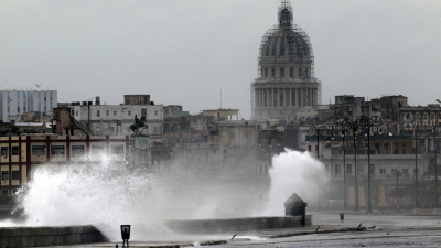 Las inundaciones provocadas por el huracán Irma dejan a los cubanos en el agua