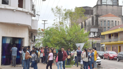 El drama de la falta de empleo: 5 mil maestros de grado detrás de solo 300 cargos para el 2018