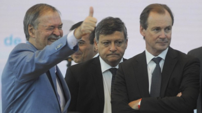 El oficiaslimo acordó con gobernadores del PJ tratar la reforma previsional el lunes