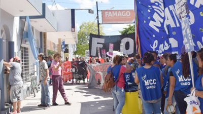 Familiares de Maira Benítez se manifestaron frente al juzgado federal de Sáenz Peña