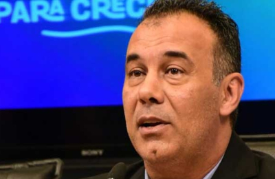 El vicegobernador a cargo del Ejecutivo con dos frentes abiertos: transporte y agua