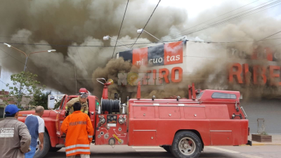 Incendio consumió depósito y salón de ventas de Ribeiro en Charata