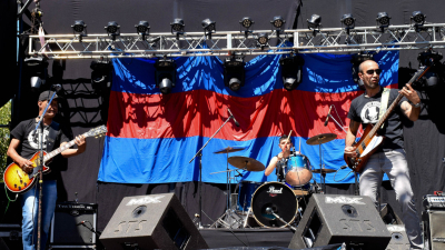 Imponente presentación de la banda chaqueña Señor Hyde en el homenaje a Pappo en La Paternal