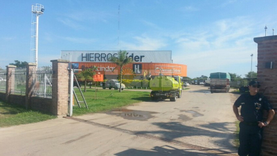 Tensión en la planta de Hierro Líder ante inminente desalojo de trabajadores
