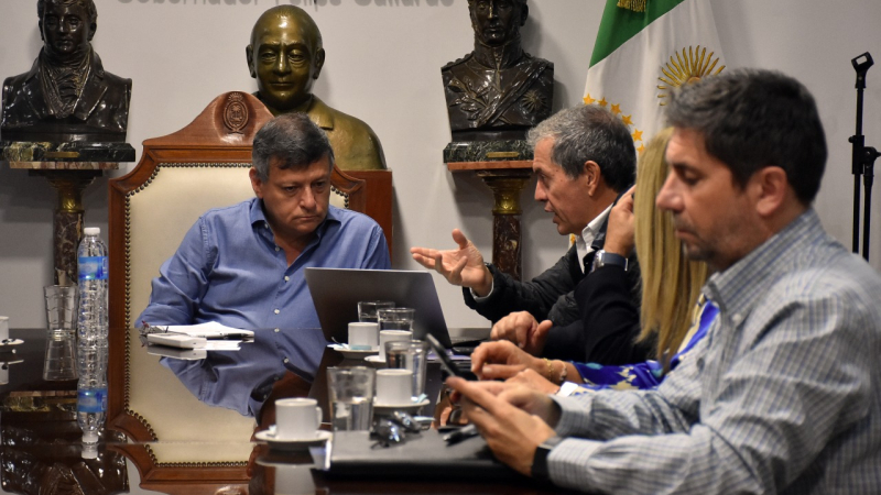 Gobierno y empresa naviera analizan el desarrollo logístico del puerto de Barranqueras