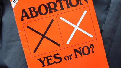 Irlanda votó para modificar su ley antiaborto