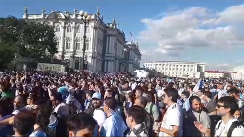 Miles de hinchas argentinos dieron su apoyo a la selección