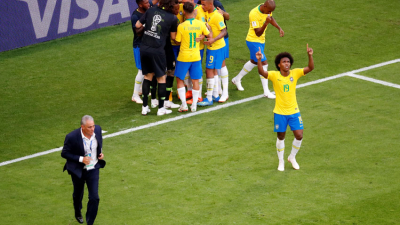 Brasil venció 2-0 a México y pasó a cuartos de final