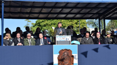 En el acto central por el Día de la Independencia, el gobernador anunció pavimento para Las Breñas