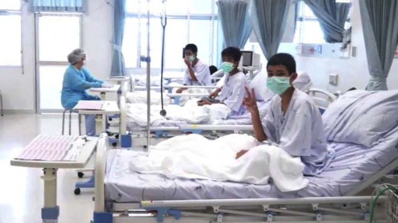 Niños tailandeses perdieron dos kilos en promedio, pero están en buenas condiciones tras rescate
