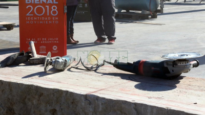 Manos a la obra: los escultores inician su camino en el certamen de escultura internacional
