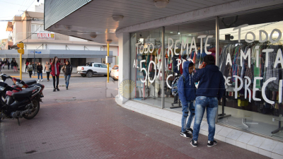 Cierran cada vez más locales comerciales en el microcentro