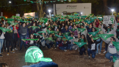 El debate sobre el aborto también se dio en la Bienal