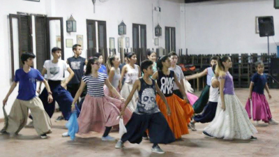 Núcleos sociales organizados e institucionalizados en R