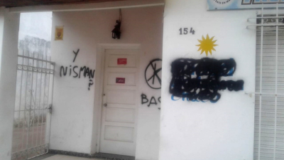 Pintadas agresivas en la sede de Unidad Ciudadana