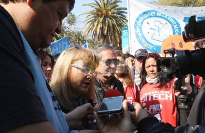 Nutrida movilización de estatales en reclamo de mejores haberes