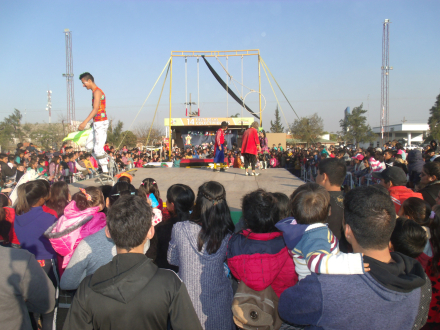 796- malabaristas y payasos 1.JPG