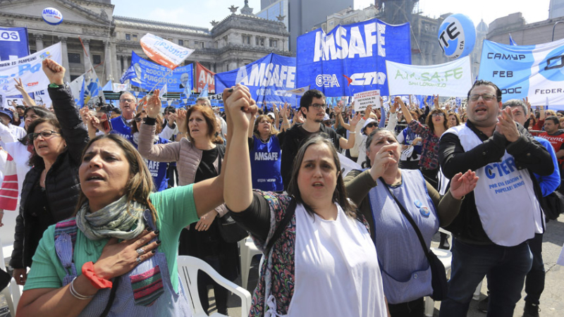 Paro nacional docente: masiva marcha al Congreso por salarios y más presupuesto
