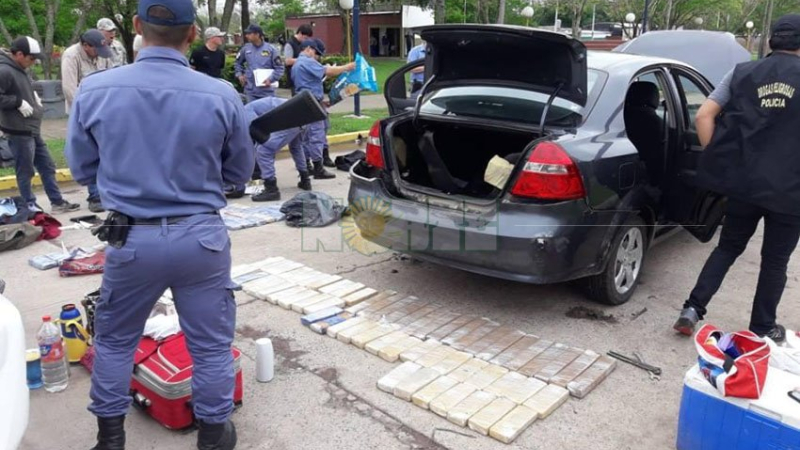 Un exgendarme, su esposa y suegra cayeron con más de 160 kilos de droga