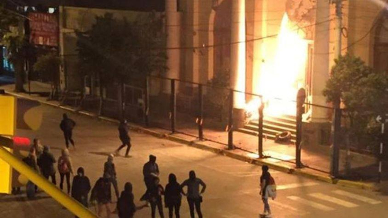 ENM en Trelew: 27 heridos, entre policías, bomberos y manifestantes