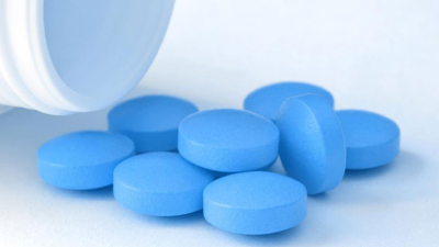 Lo expulsaron del geriátrico por vender como Viagra pastillas pintadas de azul