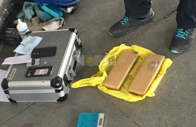 Tomó un remis con dos kilos de droga y lo atraparon en la terminal