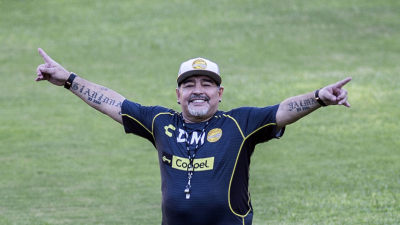 Maradona y estuvo internado para estudios por un sangrado estomacal