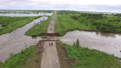 El puente que llevó el ejército es más corto que el canal que se formó en la Ruta 1