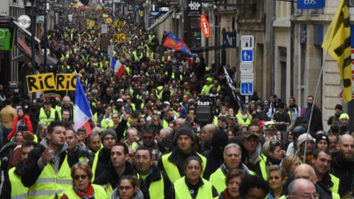 Miles de “chalecos amarillos” vuelven a las calles en Francia