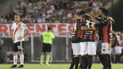 Patronato aprovechó el desconcierto de River y le ganó en el ‘Monumental‘