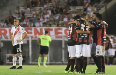 Patronato aprovechó el desconcierto de River y le ganó en el ‘Monumental‘