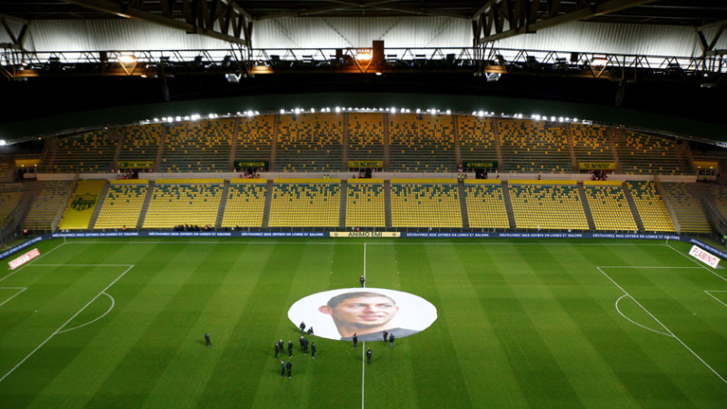Emotivo homenaje del Nantes a Emiliano Sala en el primer partido tras su desaparición