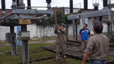 Fallas en dos centros de distribución dejaron a varios barrios de Resistencia nuevamente sin luz