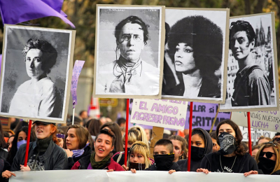 España se vistió de morado con una huelga y masivas marchas feministas