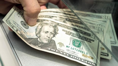 Las monedas emergentes golpean a la Argentina y el dólar supera los $43