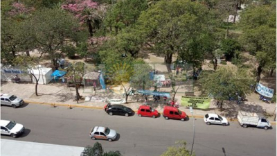 Arrancó la vigilia docente en la plaza central
