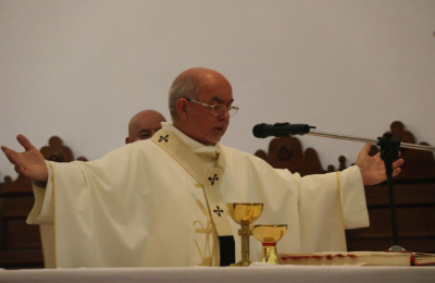 La Iglesia en plena vigilia pascual