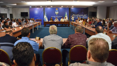 El gobernador reiteró la urgencia de contar con recursos para obras y maquinarias
